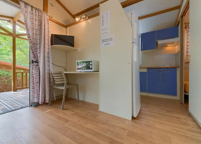 & Glamping Conil Playa *