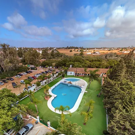 Kemp & Glamping Conil Playa 3*