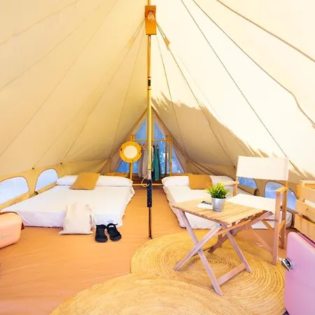 & Glamping Conil Playa 3* קוניל דה לה פרונטרה