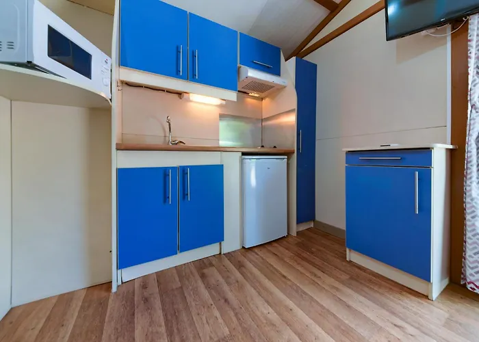 & Glamping Conil Playa Camping *